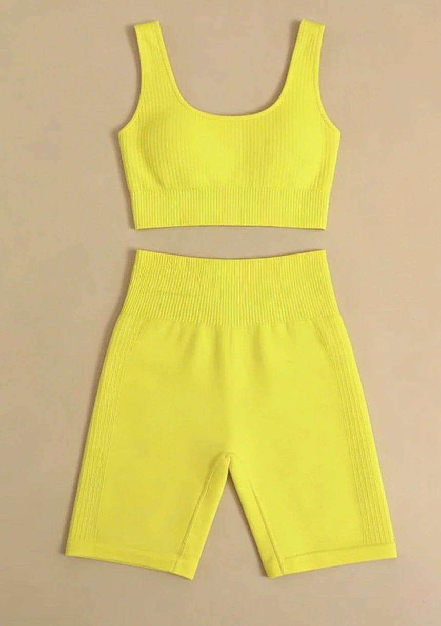 Klasyczny krótki komplet sportowy