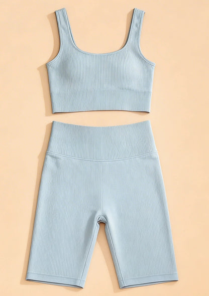 Klasyczny krótki komplet sportowy