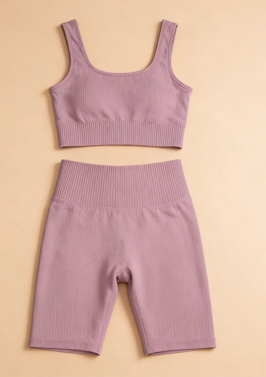 Klasyczny krótki komplet sportowy