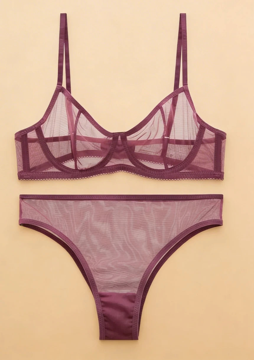 Transparentny komplet bielizny o klasycznym kroju