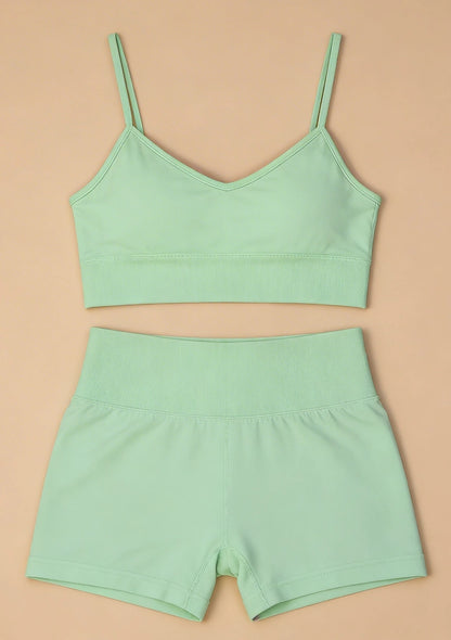 Komplet sportowy z topem na ramiączkach