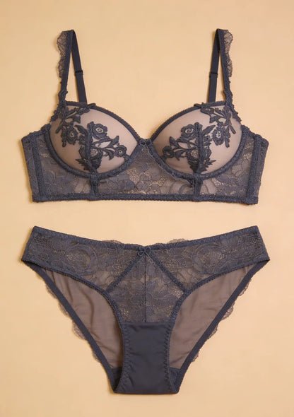 Ozdobny komplet bielizny z motywem kwiatów