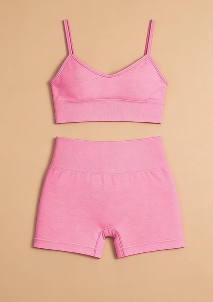 Komplet sportowy z topem na ramiączkach