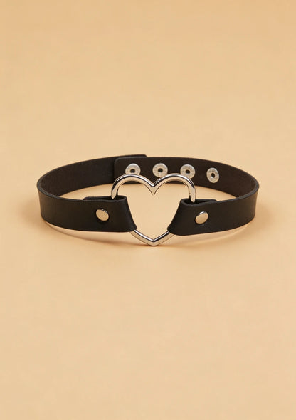 Choker z ozdobnym sercem