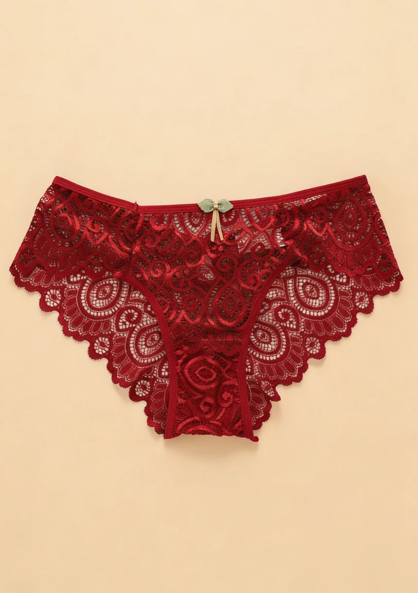 Koronkowe majtki z ażurowym wykończeniem