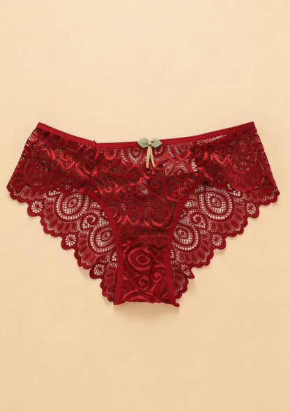 Koronkowe majtki z ażurowym wykończeniem