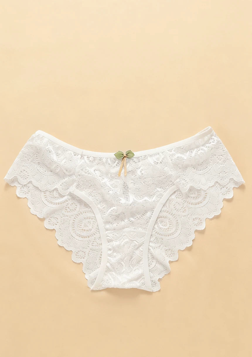 Koronkowe majtki z ażurowym wykończeniem