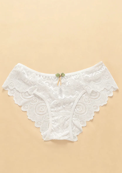 Koronkowe majtki z ażurowym wykończeniem