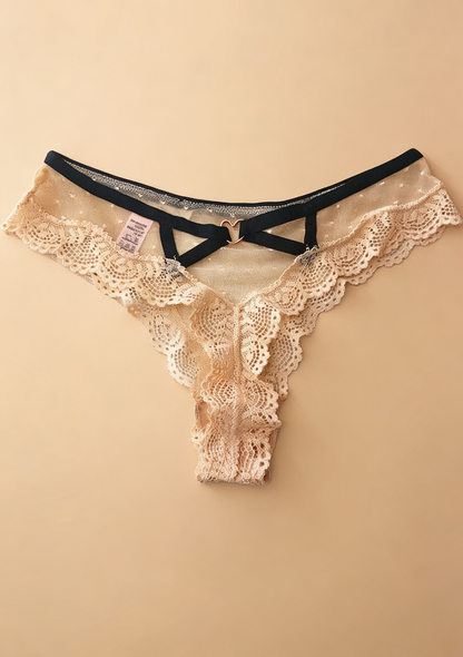 Majtki z metalowym serduszkiem