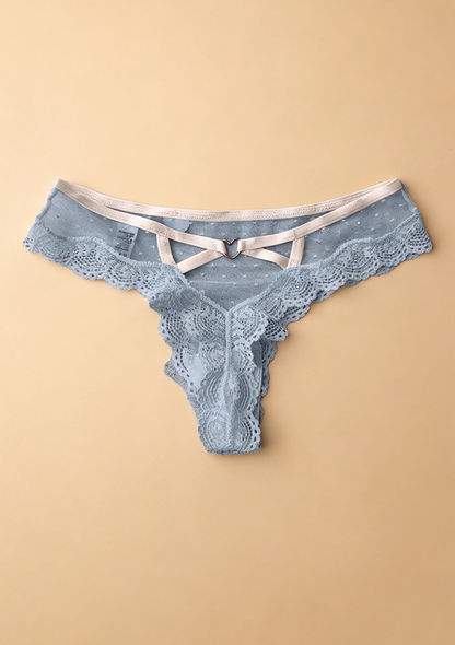 Majtki z metalowym serduszkiem