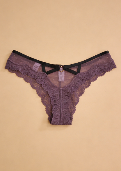 Majtki z metalowym serduszkiem