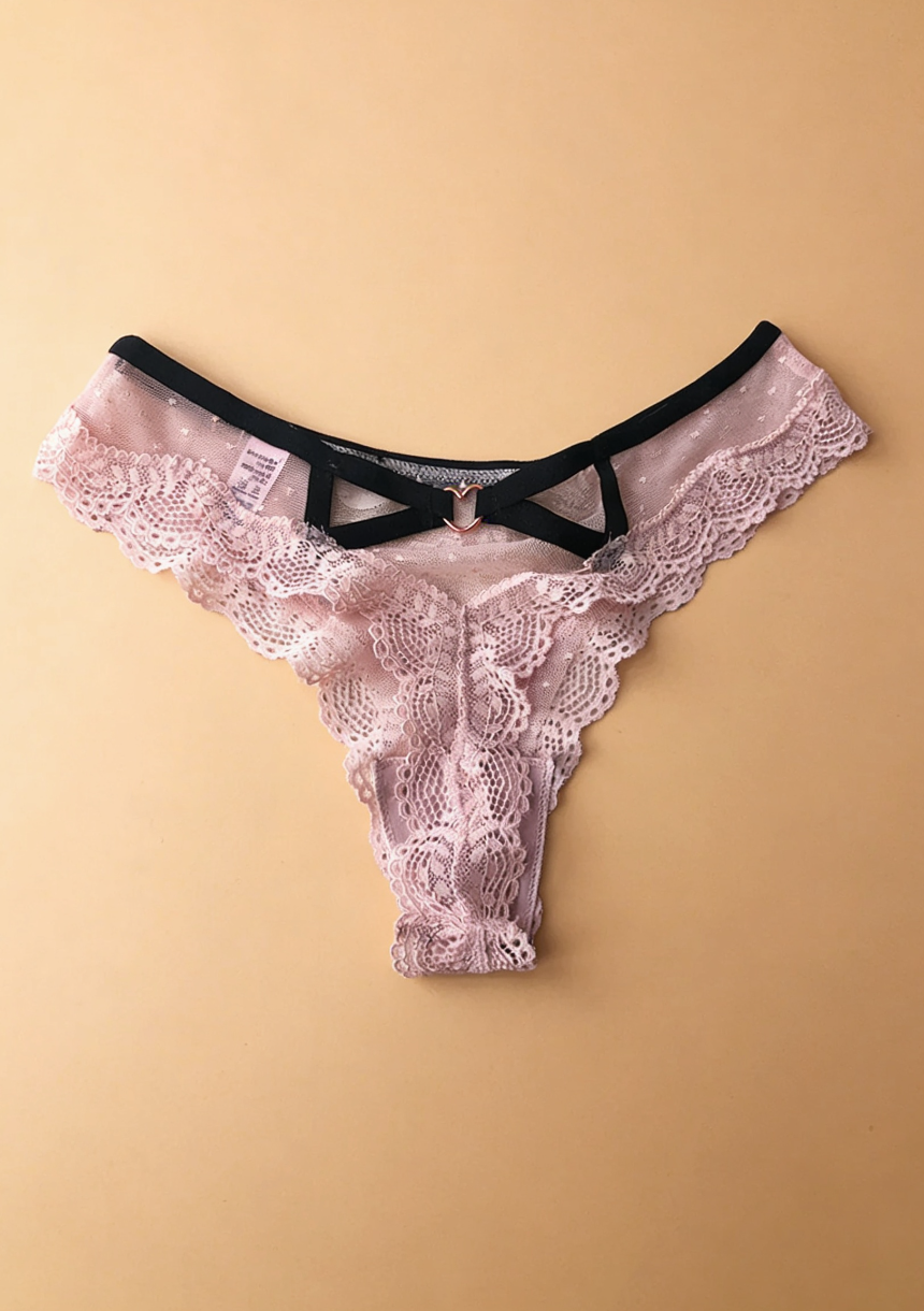 Majtki z metalowym serduszkiem