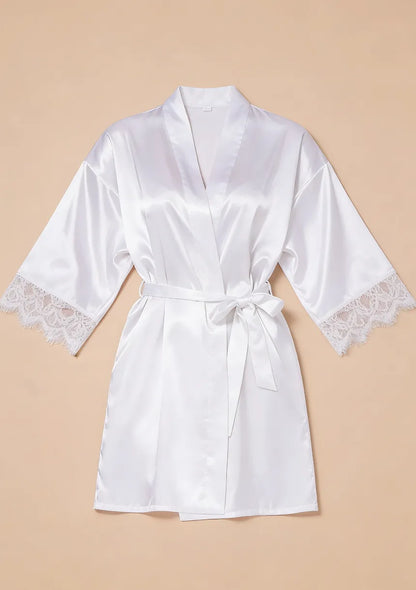 Satynowy szlafrok peniuar z koronką