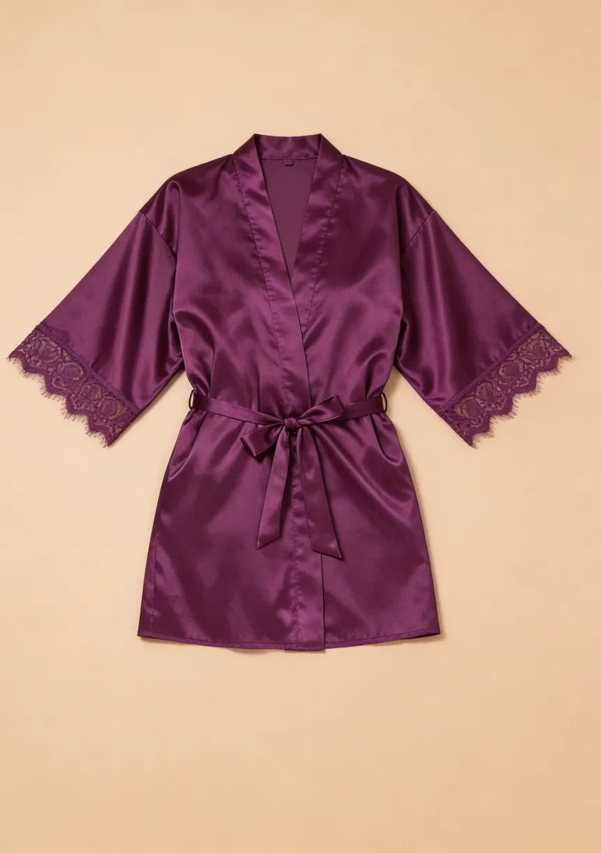 Satynowy szlafrok peniuar z koronką