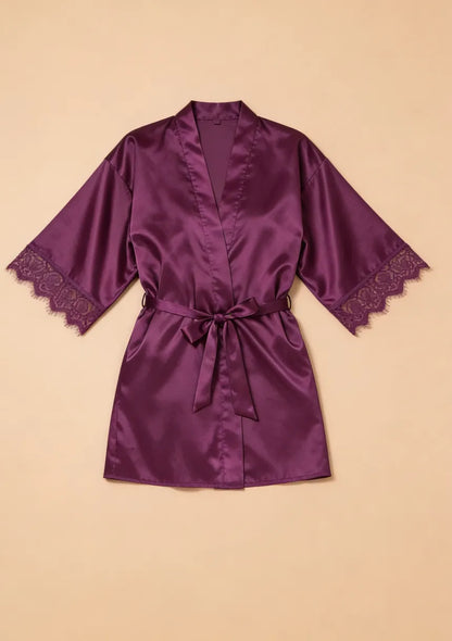 Satynowy szlafrok peniuar z koronką