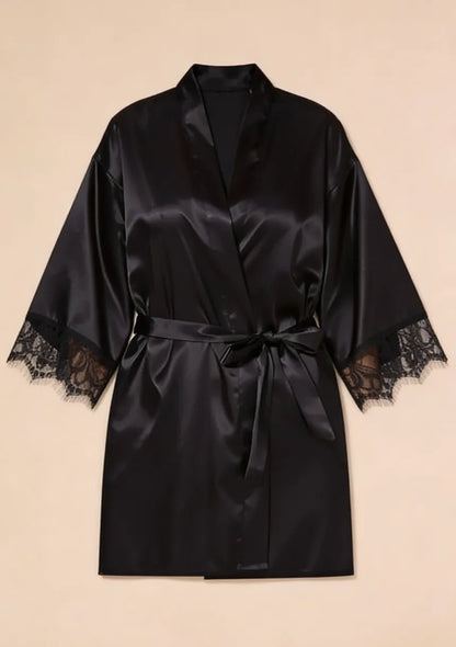 Satynowy szlafrok peniuar z koronką
