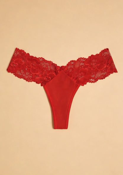 Stringi z koronkowymi detalami