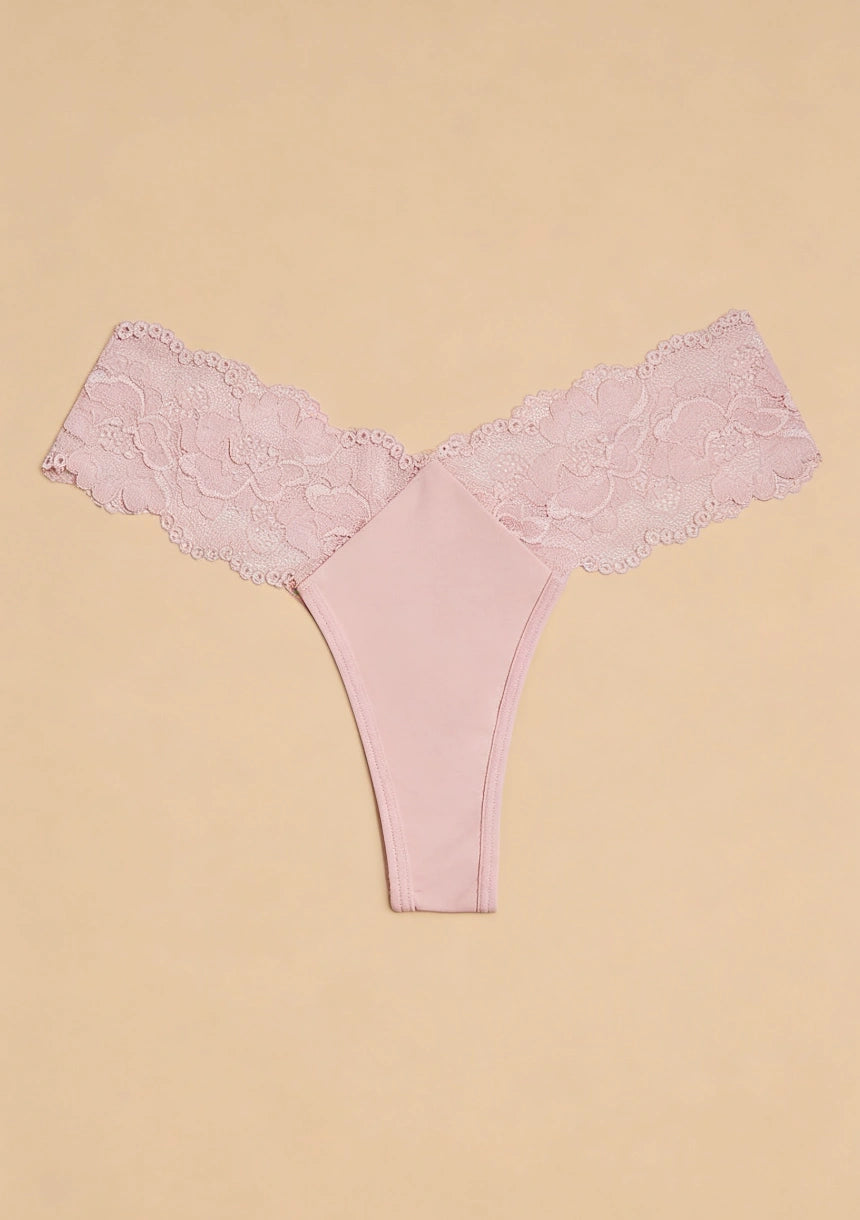 Stringi z koronkowymi detalami