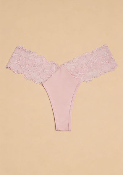 Stringi z koronkowymi detalami