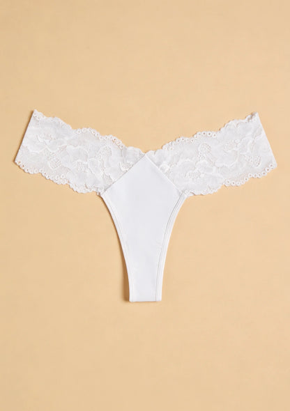 Stringi z koronkowymi detalami