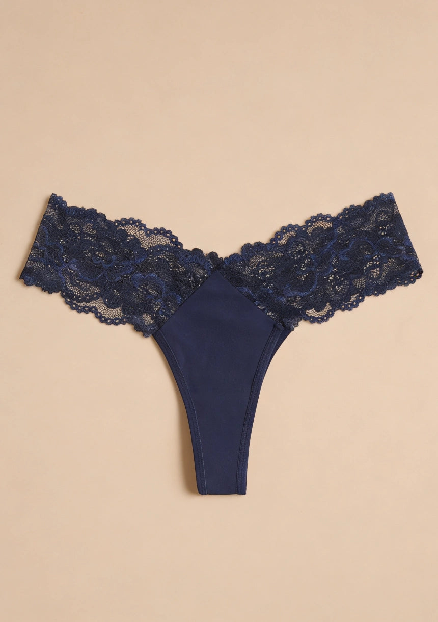 Stringi z koronkowymi detalami