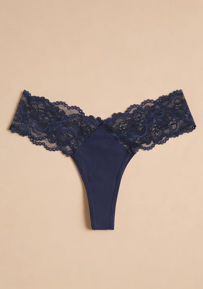 Stringi z koronkowymi detalami