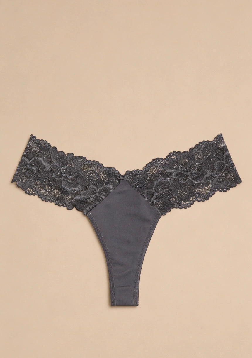 Stringi z koronkowymi detalami