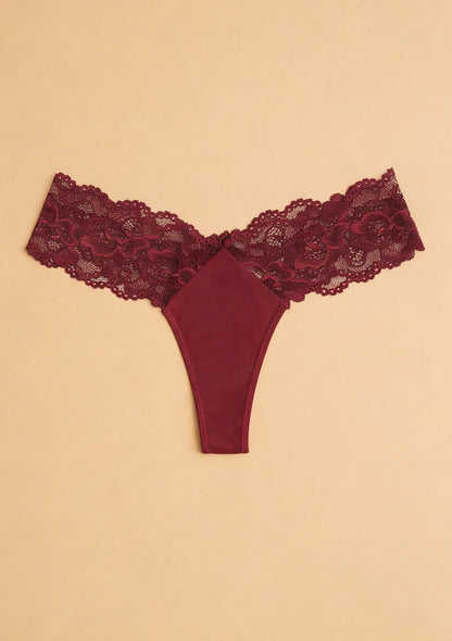 Stringi z koronkowymi detalami