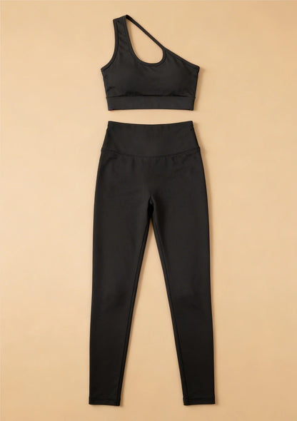 Komplet sportowy z asymetrycznym topem