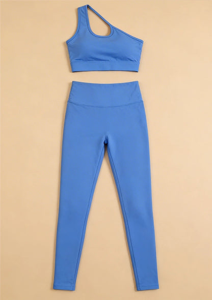 Komplet sportowy z asymetrycznym topem