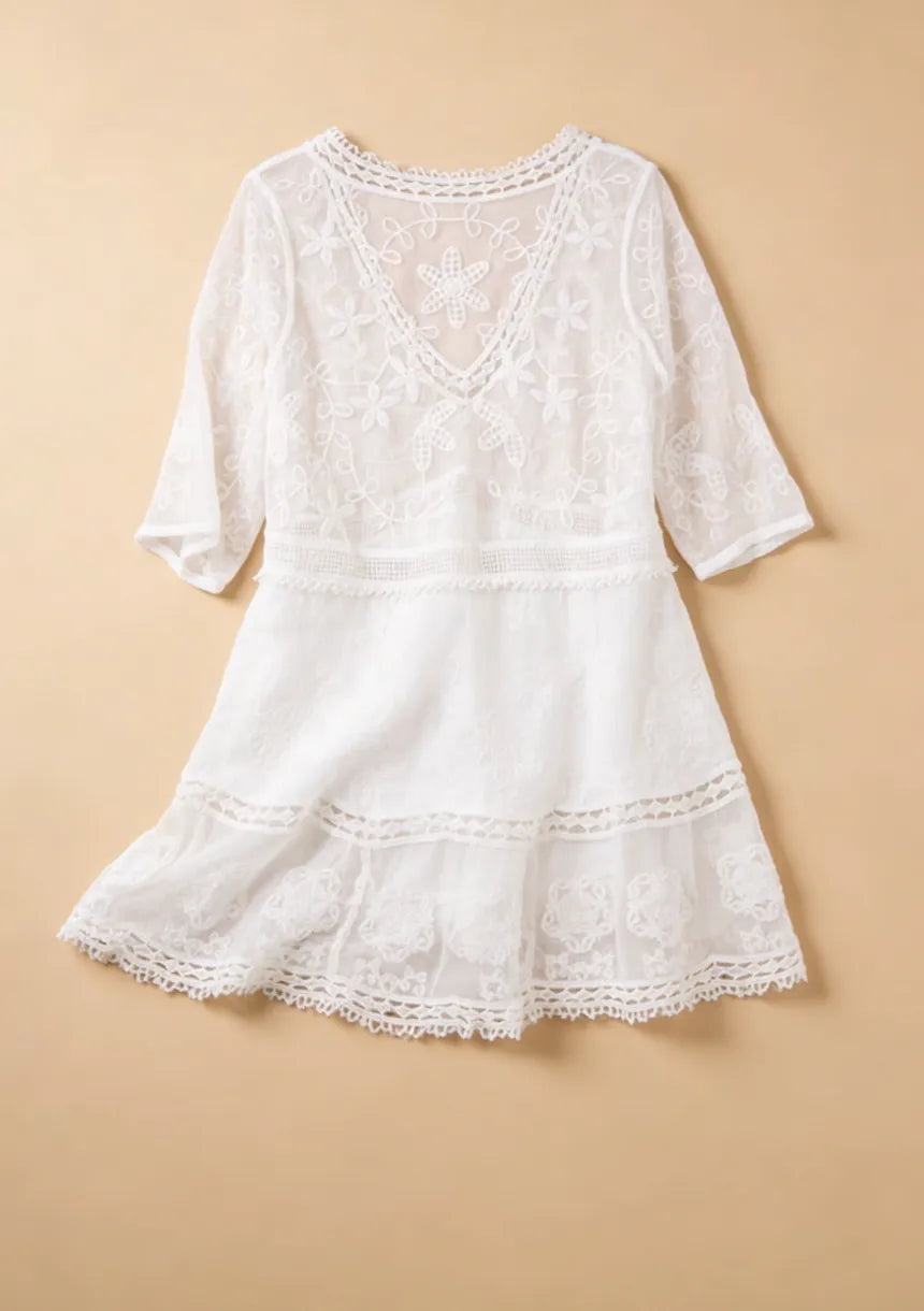 Koronkowa sukienka plażowa z dekoltem "V"