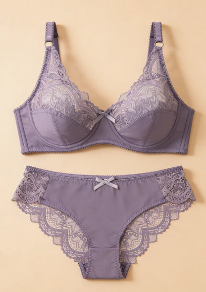 Klasyczny komplet bielizny z ozdobną koronką