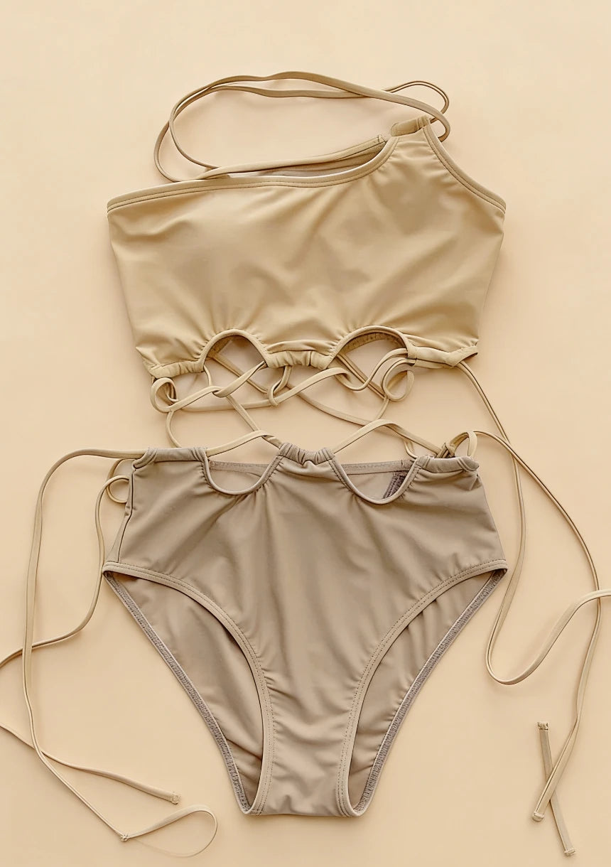 Jednoczęściowy strój kąpielowy z usztywnianymi miseczkami