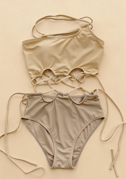 Jednoczęściowy strój kąpielowy z usztywnianymi miseczkami