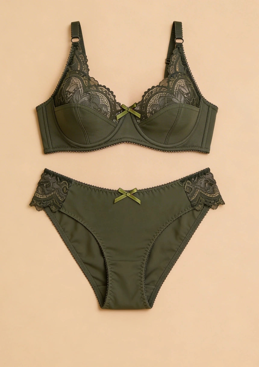 Klasyczny komplet bielizny z ozdobną koronką