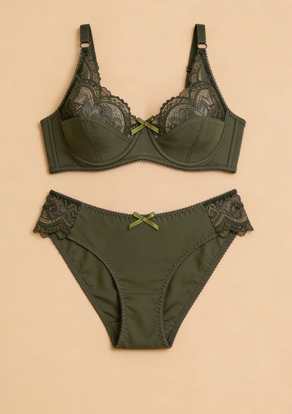 Klasyczny komplet bielizny z ozdobną koronką