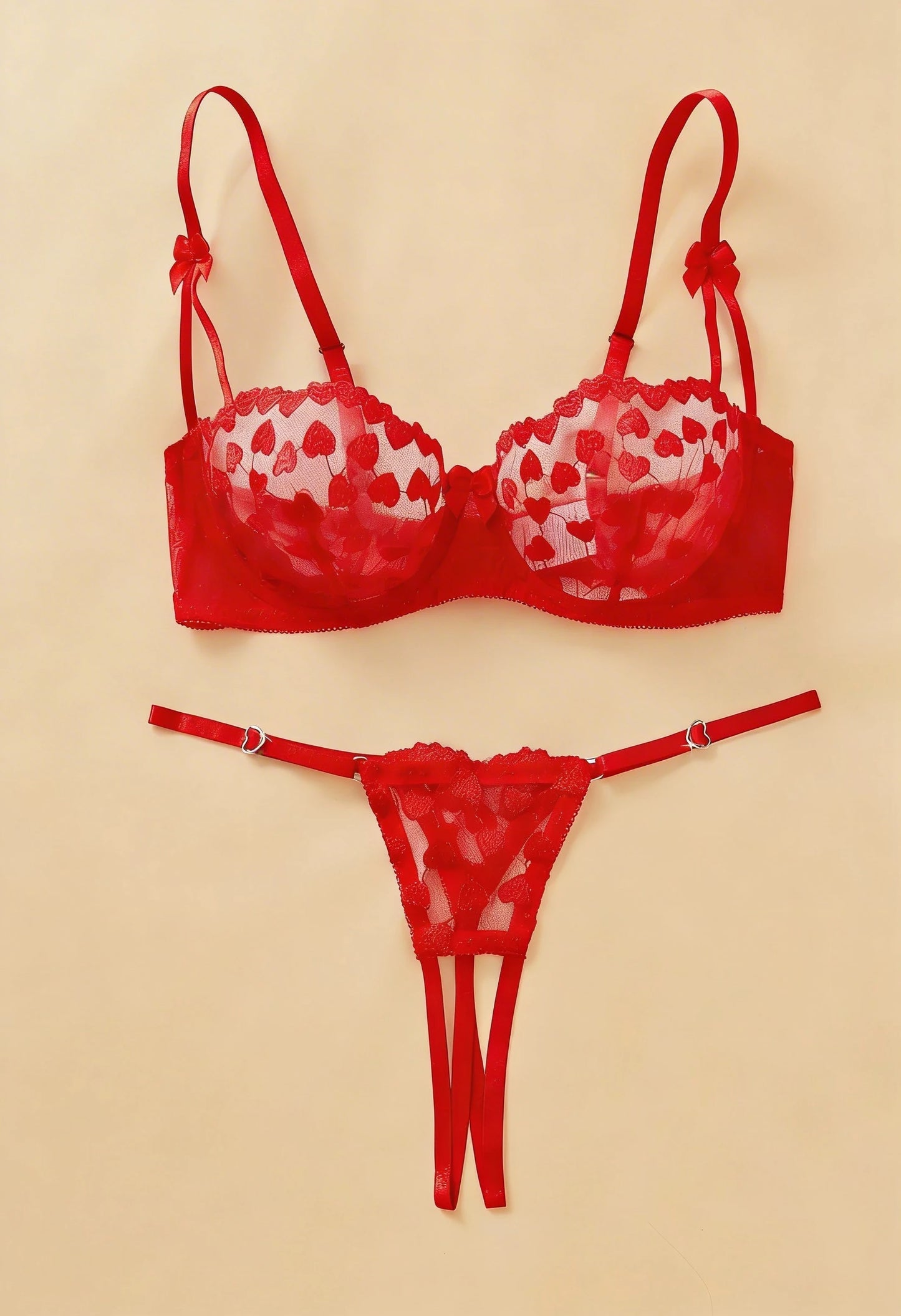 Komplet z otwartymi stringami z przezroczystym materiałem