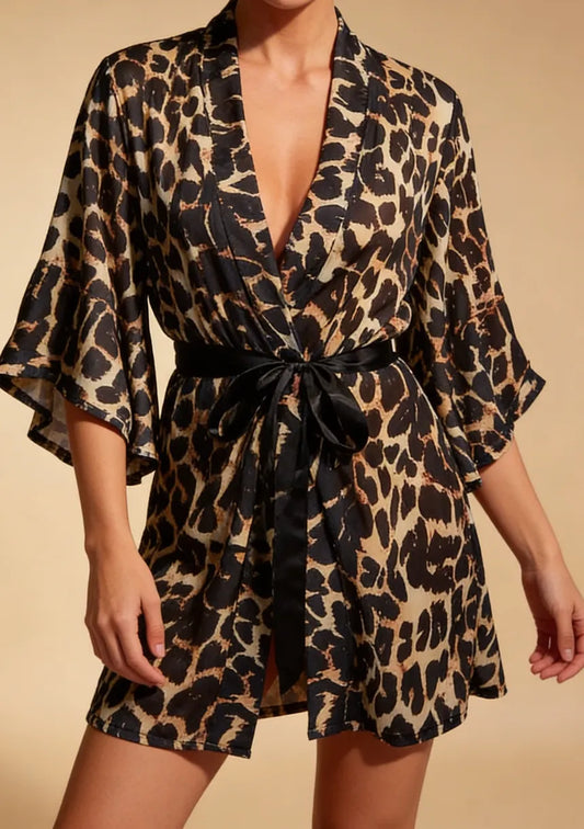 Krótki peniuar z motywem panterki