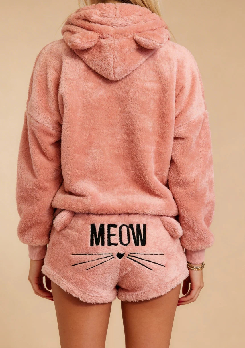 Puchaty komplet odzieży domowej z motywem kotka