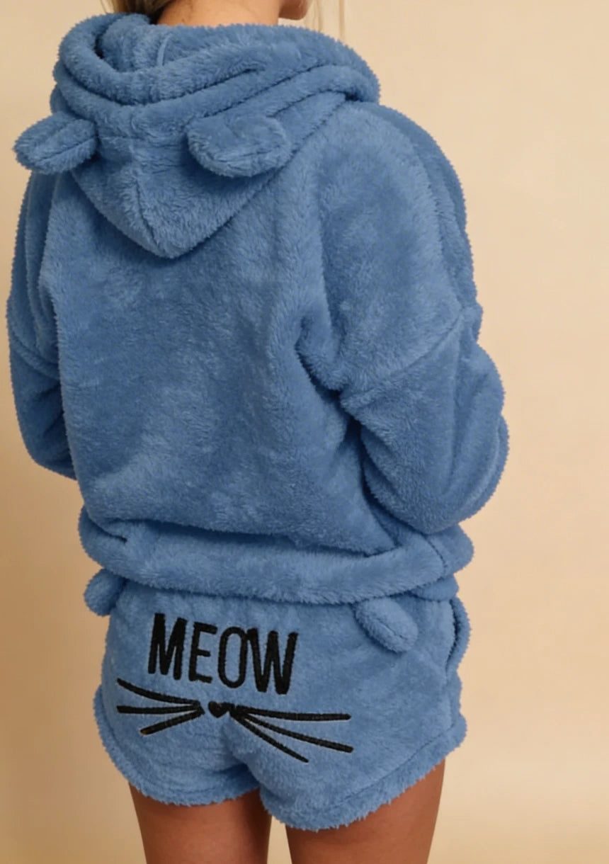 Puchaty komplet odzieży domowej z motywem kotka