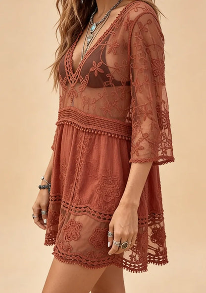 Koronkowa sukienka plażowa z dekoltem "V"