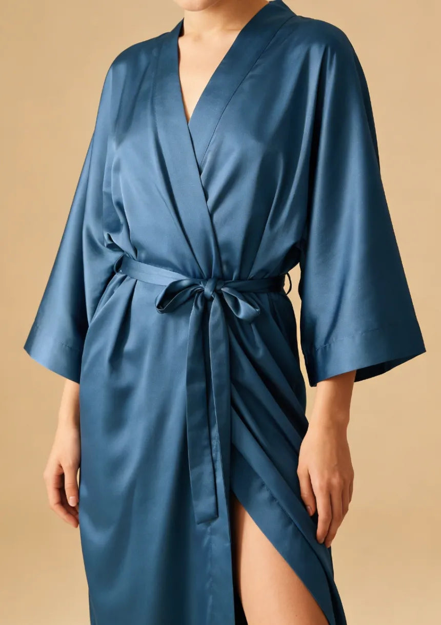 Długi peniuar damski z szerokimi rękawami