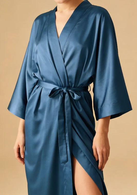 Długi peniuar damski z szerokimi rękawami