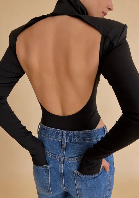 Body z odkrytymi plecami