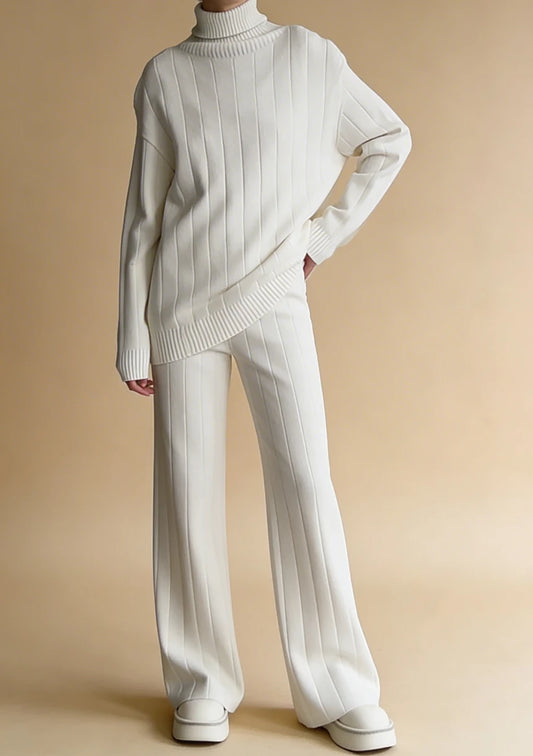 Wygodny długi komplet odzieży domowej z golfem