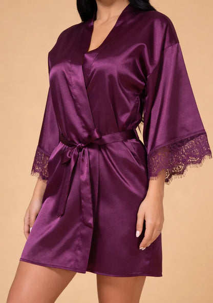 Satynowy szlafrok peniuar z koronką
