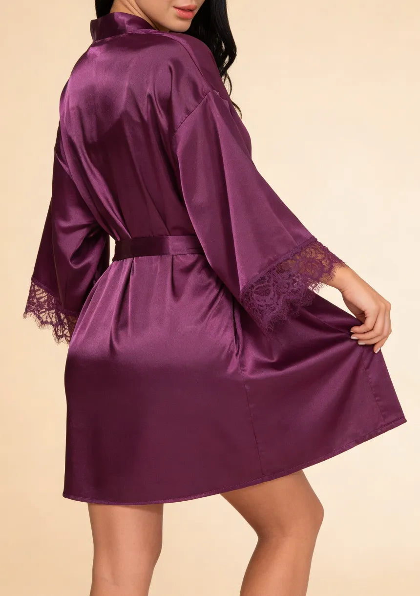 Satynowy szlafrok peniuar z koronką