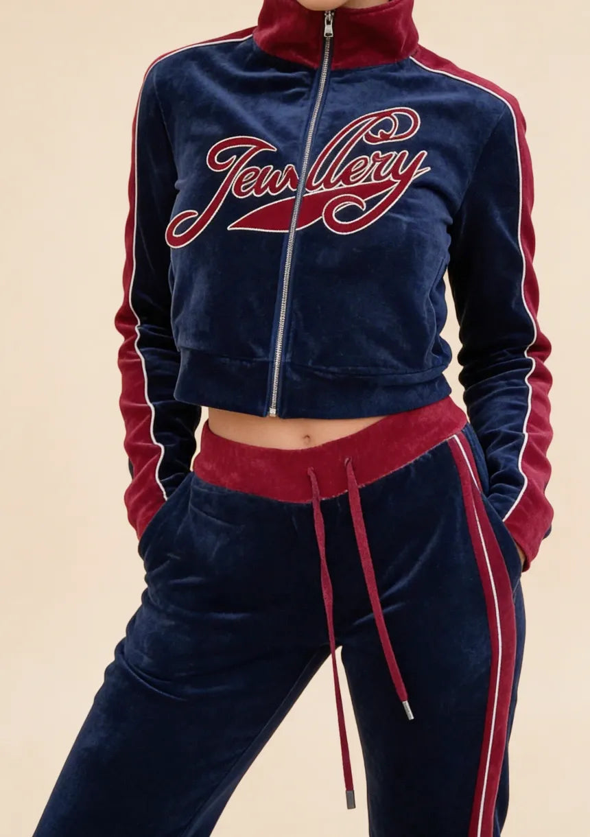 Welurowy komplet sportowy z napisami