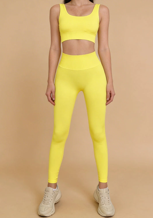 Prążkowany komplet sportowy w neonowych kolorach