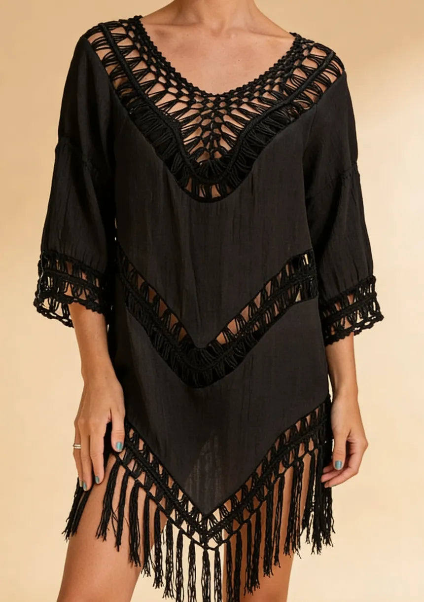 Krótka sukienka plażowa w stylu boho z frędzlami